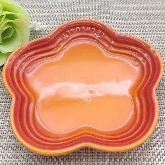 Le Creuset Other - Le Creuset Flamme Dorée Stoneware Flower Petal Scalloped Trinket Dish Plate Tray